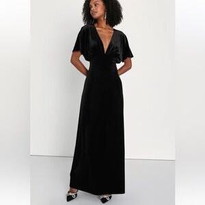 Lulu's Black Velvet Deep V Maxi Dress